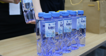 7 lợi ích của việc uống đủ nước mỗi ngày với người làm việc văn phòng